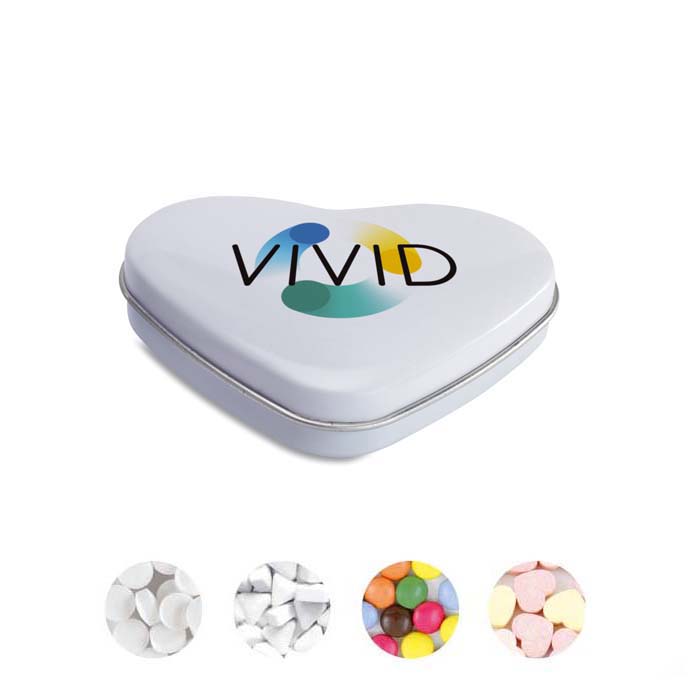 Boîte en fer blanc en forme de cœur. Vous allez l'adorer ! Dimensions : 6,5X6X1,8 cm.