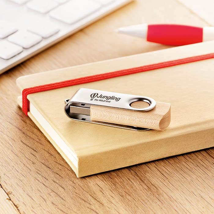 MO1201 Clé USB en bois. Logo gravé sur 1 côté inclus. publicitaire personnalisé - vue 3