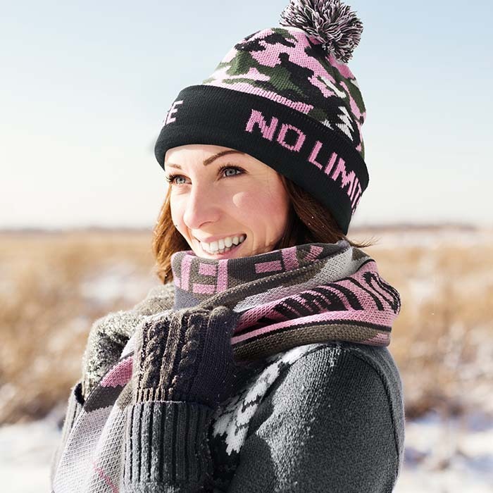 MW1110 Bonnet à revers en jacquard avec pompon en rPET à motif personnalisé. publicitaire personnalisé - vue 7